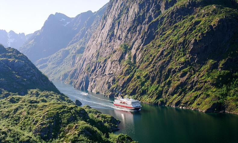 Die Flotte von Hurtigruten besteht aus 13 Schiffen, die 34 Häfen entlang der norwegischen Küste anlaufen. Fotos: Nordnorge. luxus-Fjordkreuzfahrt Norwegen Hurtigruten