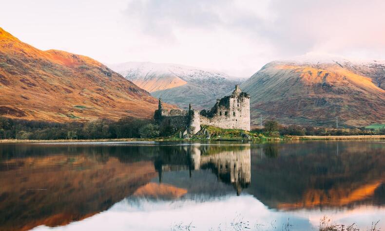 Die berühmte Fernsehserie "Outlander" ist von Diana Gabaldons Romansaga inspiriert und spielt im Schottland des 18. Jahrhunderts. Foto: Connor Mollison. reisen schottland