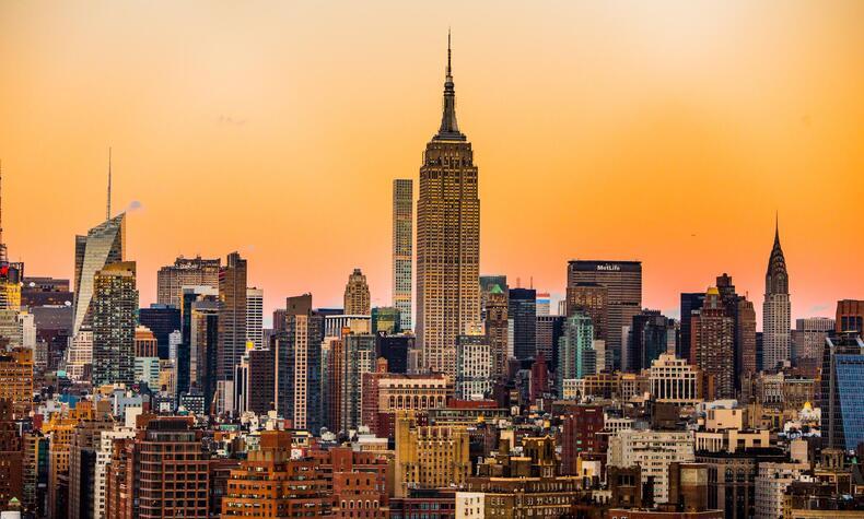 Die unvergleichliche Skyline von New York bei Sonnenuntergang. Foto: Michael Discenza. luxusreise nach new york
