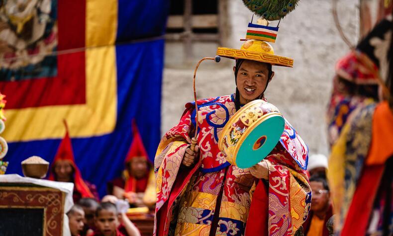 Ritueller Trommeltanz beim Tiji-Festival. mustang reise nepal tiji festival