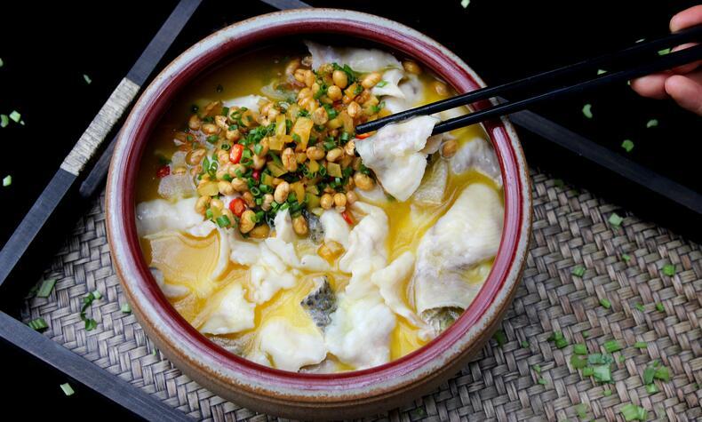 Hot & Sour Fish, saure und würzige Fischfilets. Foto: Anne Wang. Hot & Sour Fish, saure und würzige Fischfilets. Foto von annewang11 via Pixabay. Fuchsia Dunlop Chinesische Küche