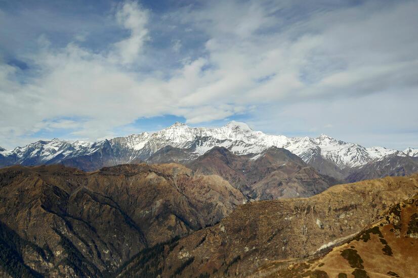 Das Erlebnis Bhutan beginnt schon vor der Landung mit dem Flug über die Himalaya-Bergkette. luxusreisen Butan Himalaya-Gebirge Bhutan Glück