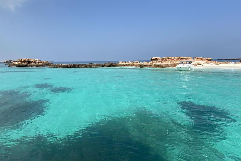 Der Oman steckt voller Überraschungen, und eine davon ist der spektakuläre Meeresgrund der Dimaniyat-Inseln zum Tauchen. abgelegene Luxusreisen Oman Dimaniyat-Inseln