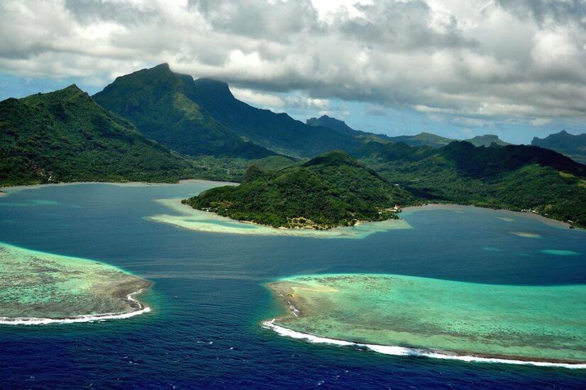 Der Archipel besteht aus sechs Inseln, sechs Inselchen und einigen Sandbänken und Riffen. romantische Luxusreisen Marquesas Inseln Polynesien