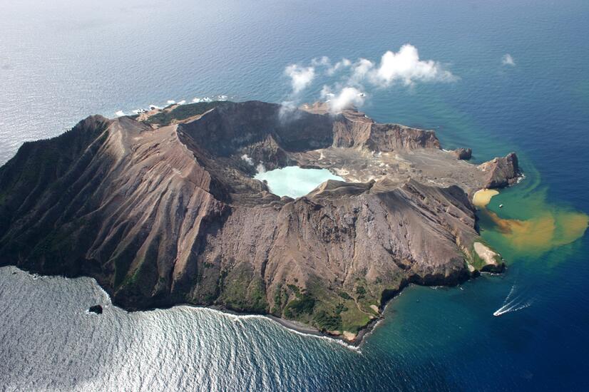 Blick aus dem Hubschrauber, mit dem Sie White Island besuchen können. Blick aus dem Hubschrauber, mit dem Sie White Island besuchen können.