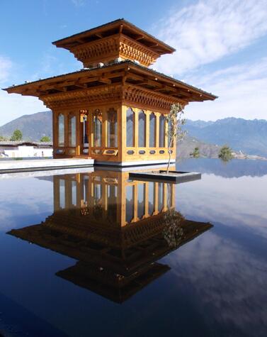 Schwimmbad des Six Senses Hotel in Thimpu. luxusreisen Butan Luxushotel Six Senses Thimpu Bhutan Glück