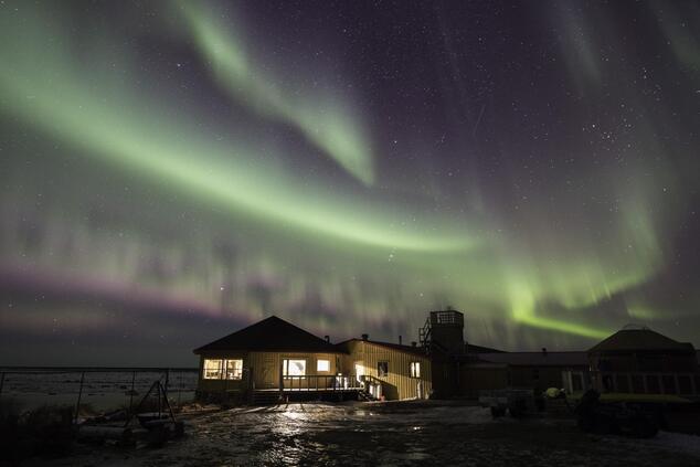 reisen Luxus abgelegene Natur Polarlichter in Kanada Arktis Arktis Churchill Wild.