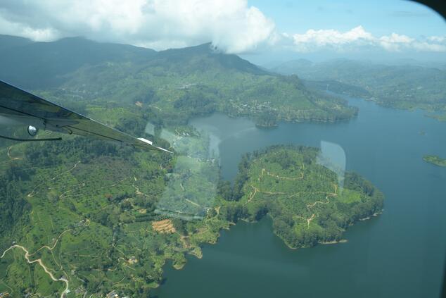 Ein Panoramaflug über die Insel, bei dem man die natürliche Schönheit und die Landschaften Sri Lankas bewundern kann. luxusreisen sri lanka insel schiffsflugzeug castlereagh lake