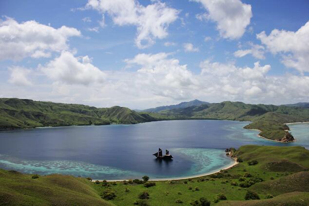 reisen luxus erlebnis abenteuer blumenmeer indonesien