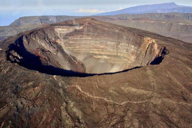 Der Piton de la Fournaise bricht im Durchschnitt einmal alle neun Monate aus. piton Fournaise Vulkan Wiedersehensinsel
