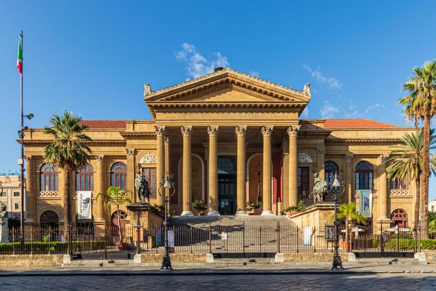 Das 1897 eingeweihte Teatro Massimo in Palermo war das größte Opernhaus in Italien und das drittgrößte in Europa. teatro massimo palermo sizilien der pate