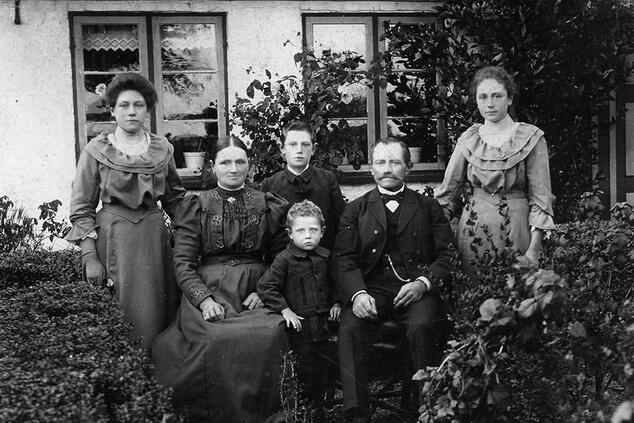 Historisches Familienporträt aus dem Umfeld von Andreas Madsen.
