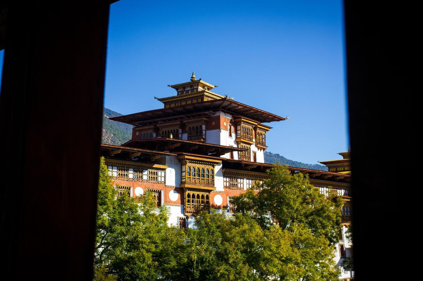 Der Dzong von Punakha. Diese Stadt war bis 1955 die Hauptstadt von Bhutan, dann wurde sie nach Thimpu verlegt. luxusreisen Butan Punakha Dzong Kloster Bhutan Glück
