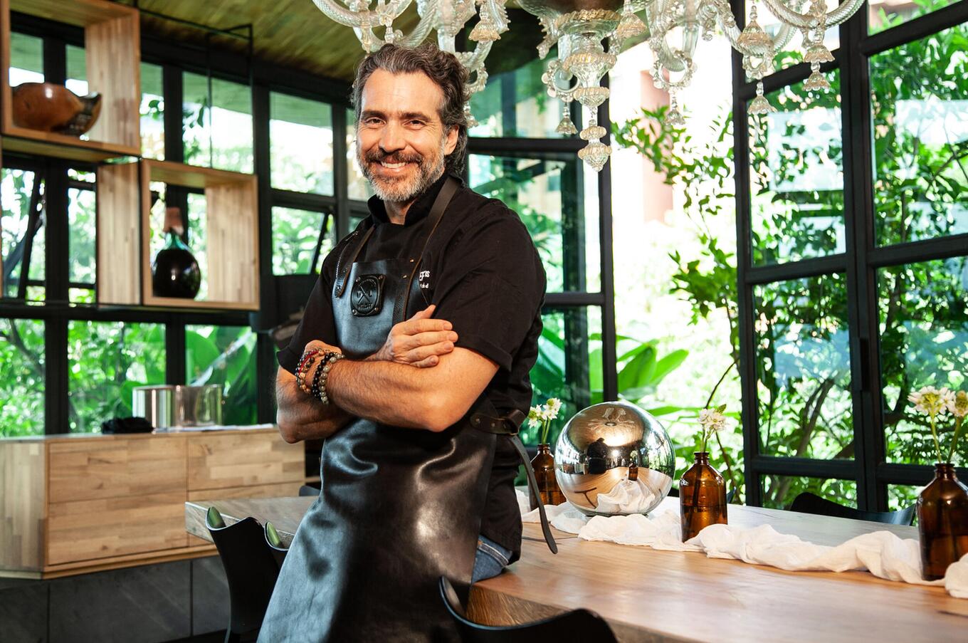 Pedro Fernandez organisiert maßgeschneiderte private Abendessen für bis zu 40 Personen in seiner Werkstatt in Medellin. koch erlebnisgastronomie gourmet gastronomie kolumbien der koch ist zurück