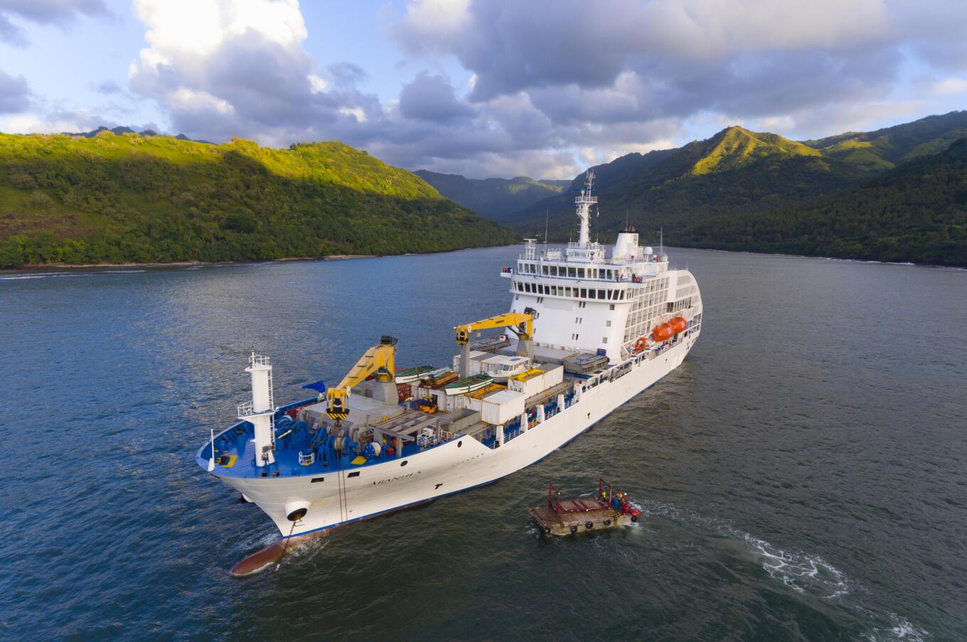Die Aranui 5 bietet eine authentische und andere Art, die Marquesas-Inseln zu entdecken. Foto: Aranui. luxuskreuzfahrt Polynesien Marquesas Inseln Aranui