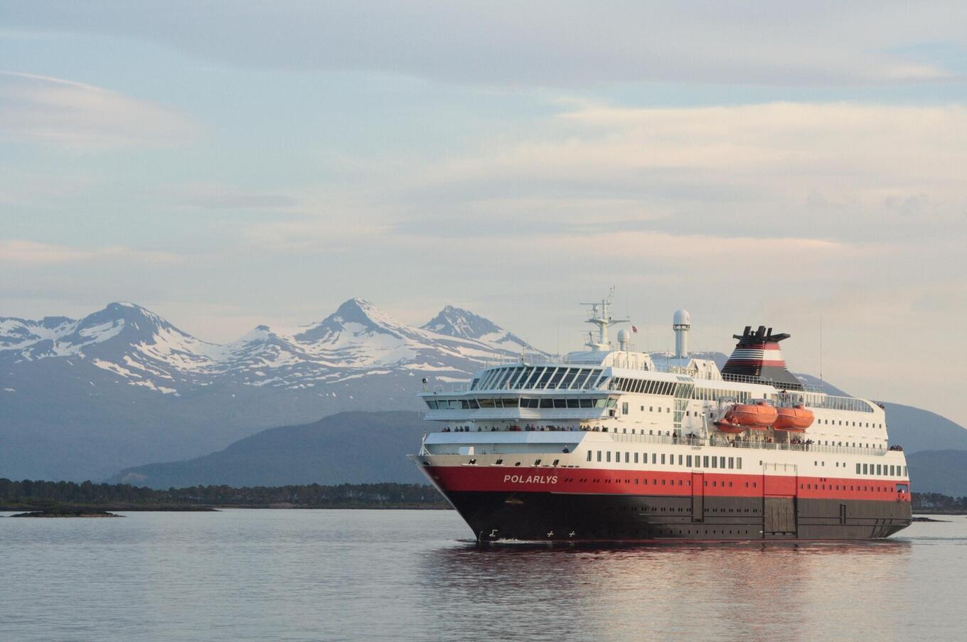 Die komplette Rundreise Bergen-Kirkenes-Bergen dauert 12 Tage. luxuskreuzfahrt norwegische fjorde hurtigruten