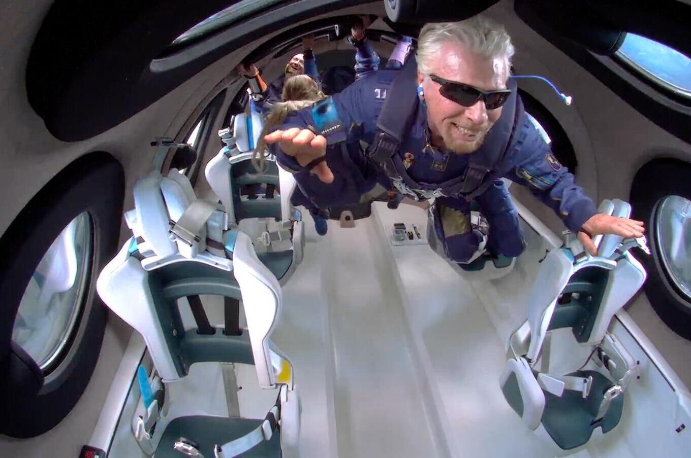 Sir Richard Branson erlebt einige Sekunden der Schwerelosigkeit an Bord des Raumschiffs VSS Unity 22. Foto: Virgin Galactic richard branson jungfrau galaktik