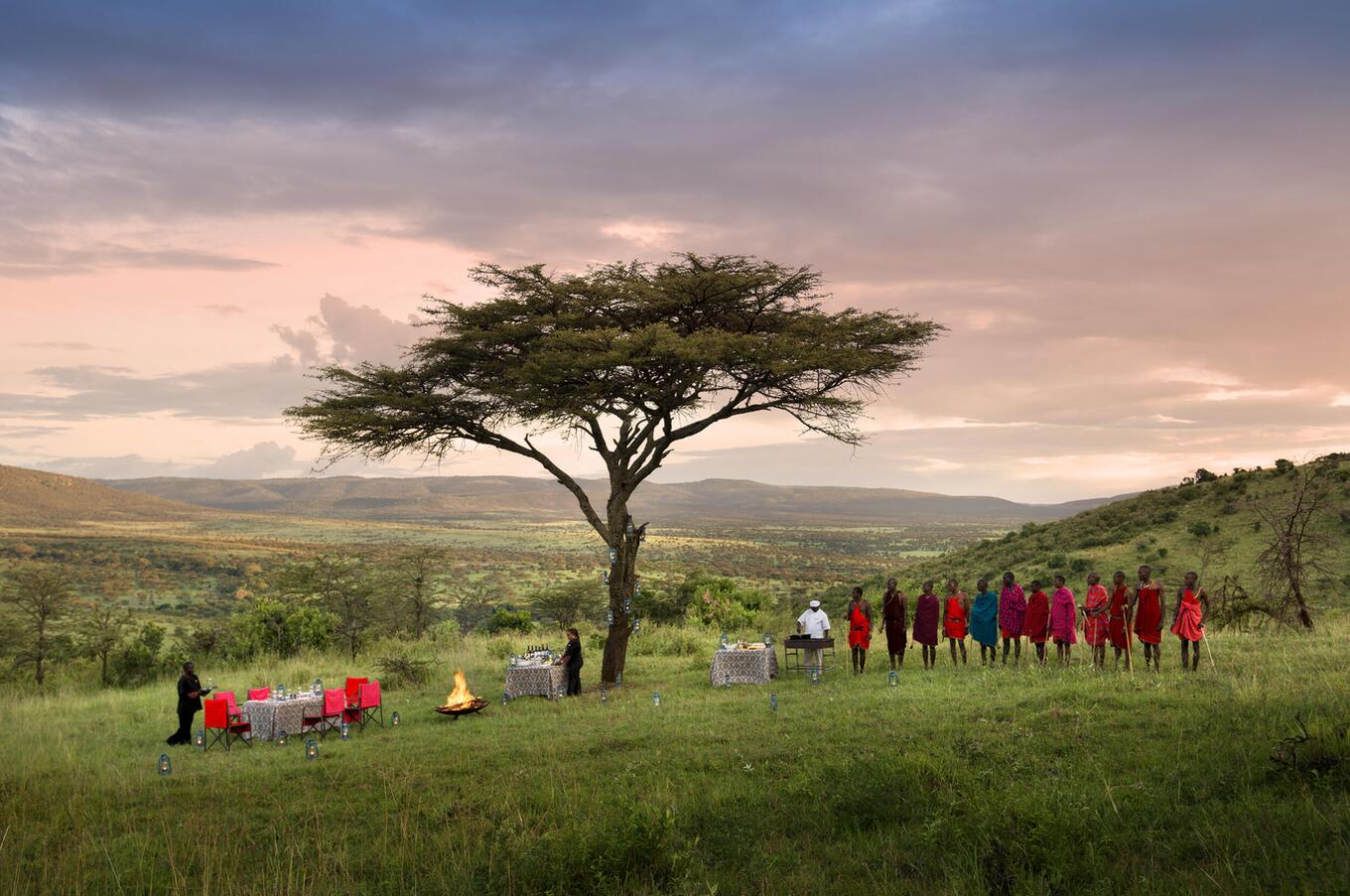 Auf manchen Safaris werden Mittagsstopps eingelegt, wie hier zu sehen. Foto: Kleins Camp Tansania-Kleins-Camp