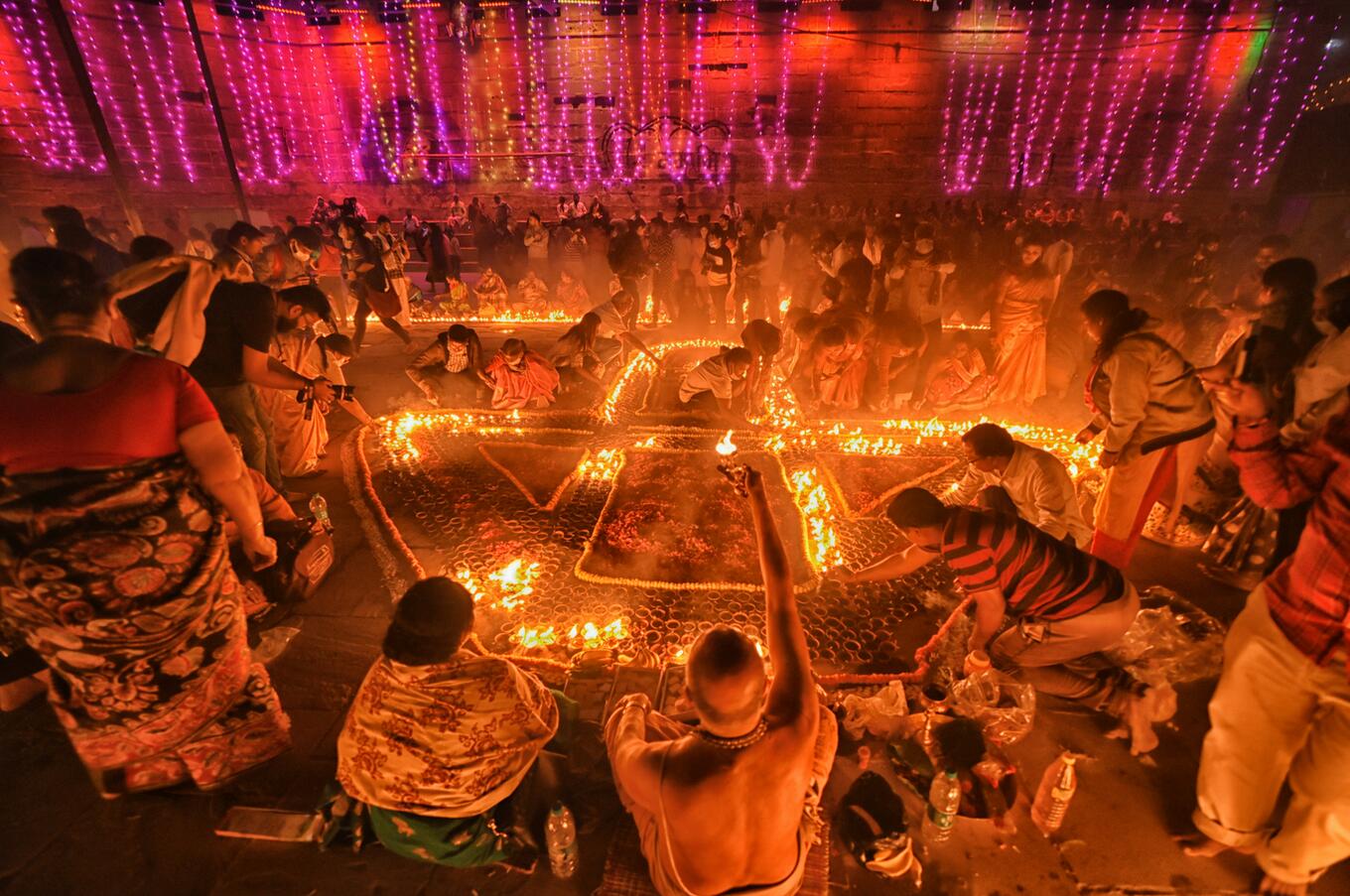 Bei der Kumbh Mela tauchen die Gläubigen zur Reinigung in heilige Flüsse ein. Foto: Tanusree Mitra