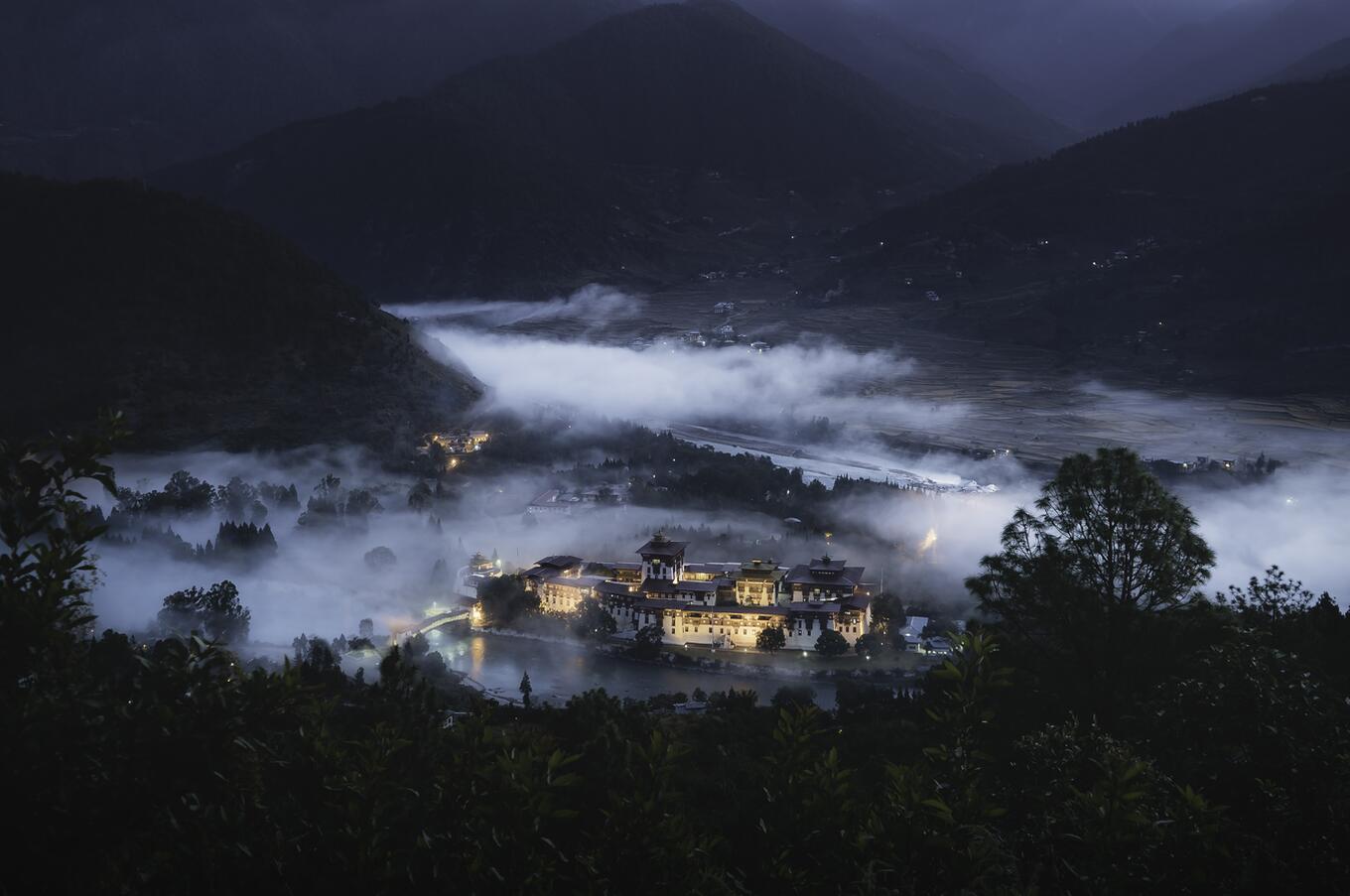 Dzong in Punakha. Foto: Andrew Studer Punakha Dzong ist eine buddhistische Festung in Bhutan.