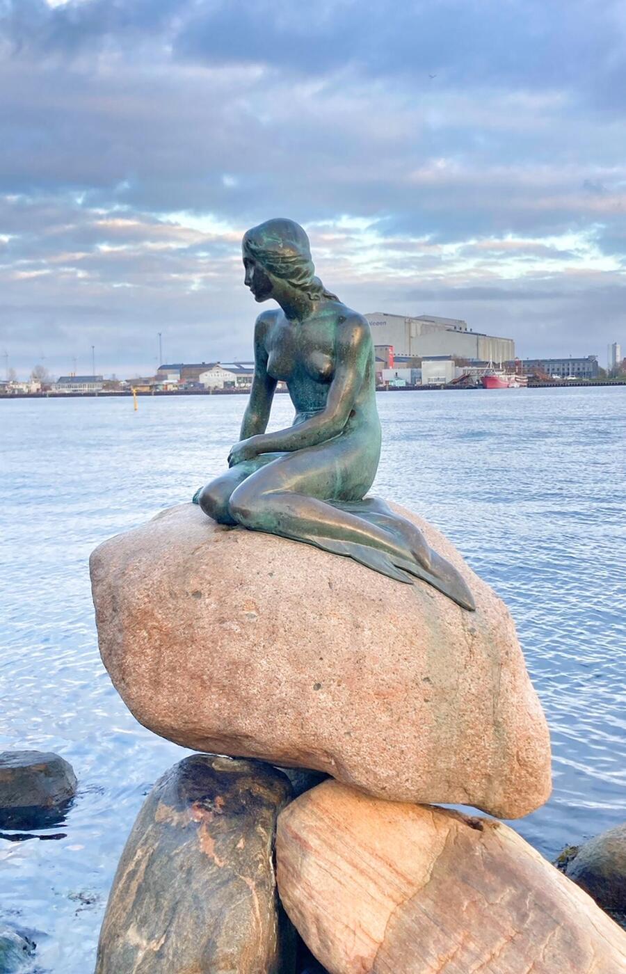 Eine der Ikonen von Kopenhagen: Die kleine Meerjungfrau. die kleine meerjungfrau kopenhagen